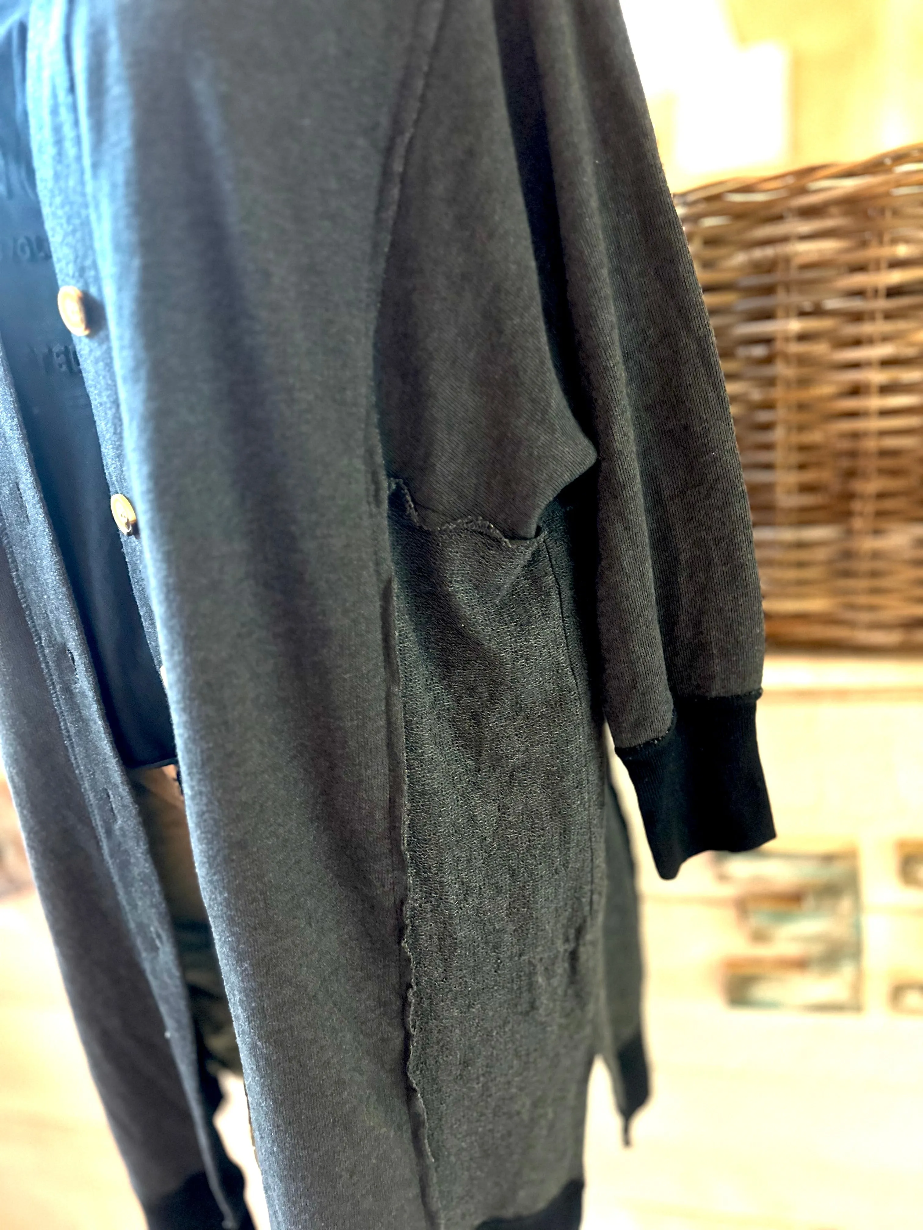 Cooler Sweatshirt Mantel