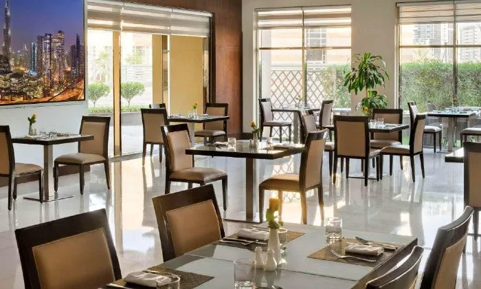 Dubai: 4-Night stay for 2 Adults incl Breakfast, Transfers, City Tour & Dinner Cruise