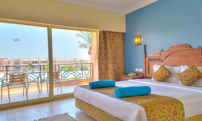 Egypt: 7-Night Stay for Two including Breakfast, Hurghada City Tour & Cairo City Tour
