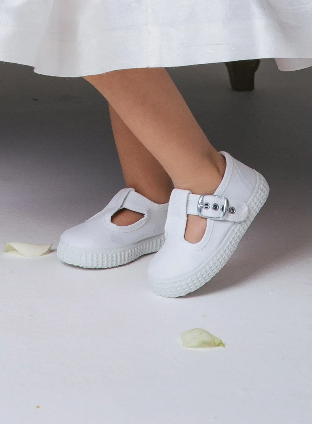 Hampton Canvas Nantucket Shoes in White