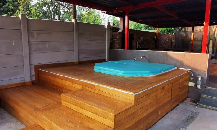 Johannesburg: 1-Night Stay for Two with optional Massage & Movie at 17 on Buffalo