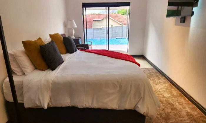 Johannesburg: 1-Night Stay for Two with optional Massage & Movie at 17 on Buffalo