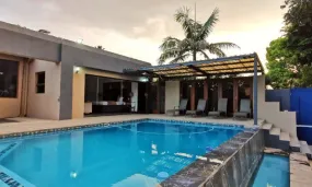 Johannesburg: 1-Night Stay for Two with optional Massage & Movie at 17 on Buffalo