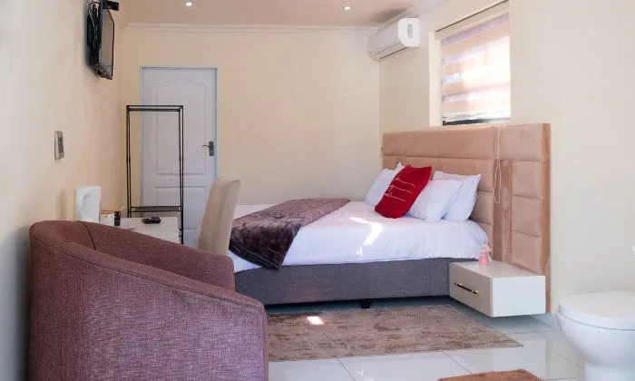 Johannesburg: 1 or 2-Night Stay for Two including Breakfast at Melrose Hideout Guesthouse & Spa