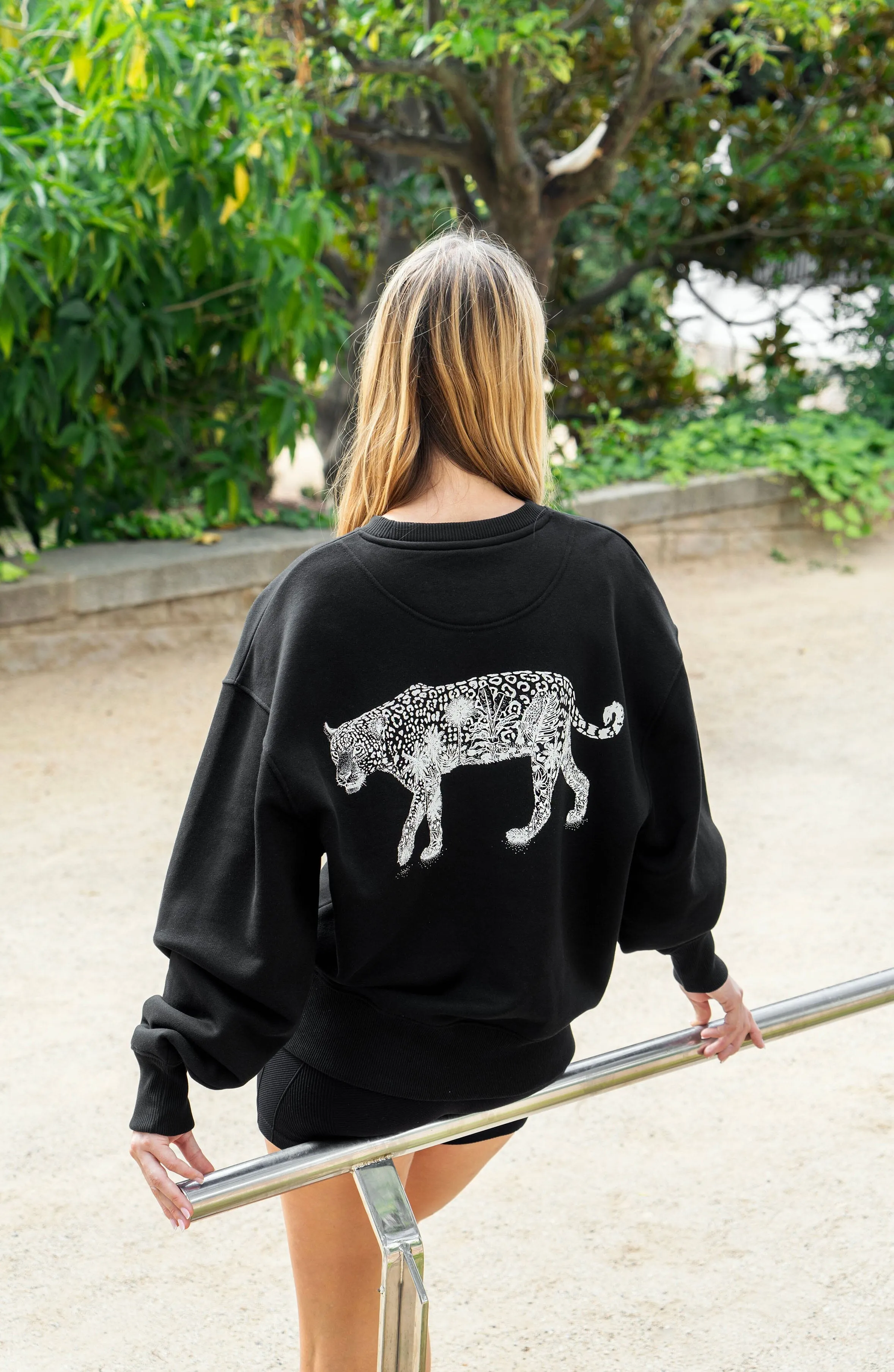 Women's Relaxed Sweatshirt | Jungle x Embroidered Wolf